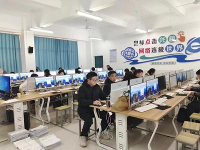 泗縣創(chuàng)新開(kāi)展“行業(yè)評(píng)價(jià)”，以網(wǎng)絡(luò)技術(shù)服務(wù)推動(dòng)初級(jí)職稱(chēng)陽(yáng)光評(píng)審